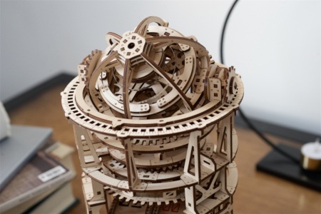 Ugears - drewniane puzzle 3D.