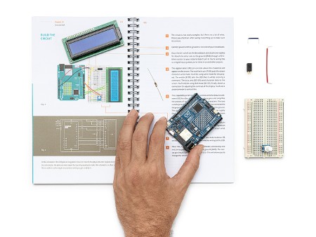 Arduino Starter Kit R4 K000007_R4 - oficjalny zestaw startowy z płytką Arduino Uno R4